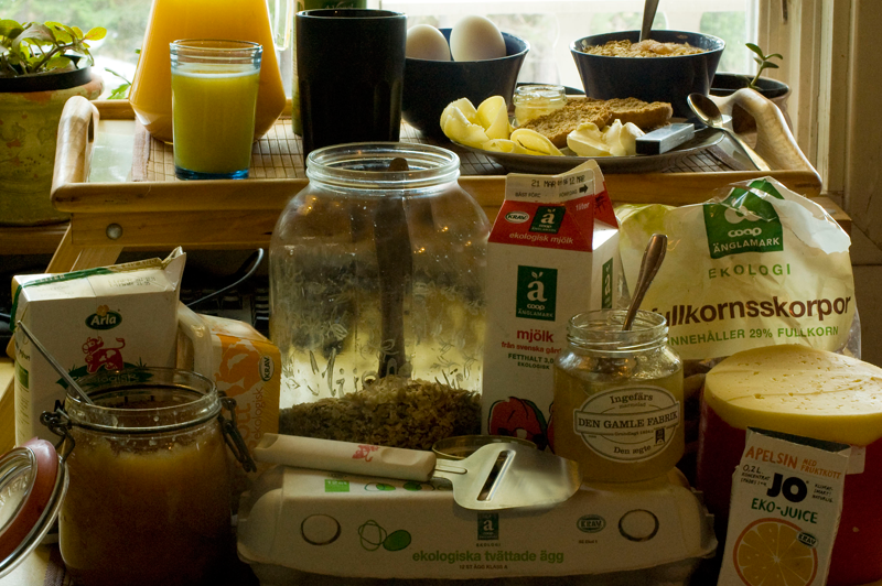 De ekologiska frukostbordet